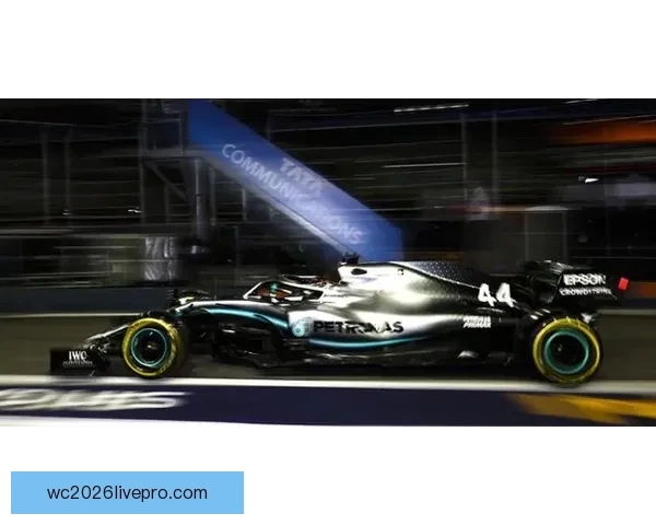 F1赛季最新动态：红牛车队再度称霸大奖赛，汉密尔顿力压维斯塔潘紧追其后